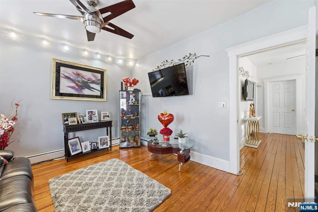 7 Bedroom Multi Unit's Image 3