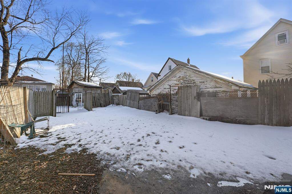 7 Bedroom Multi Unit's Image 5