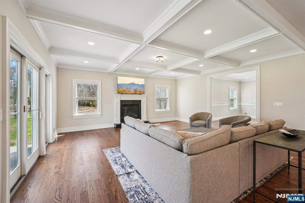 4 Bedroom Single Family Home/House's Image 7