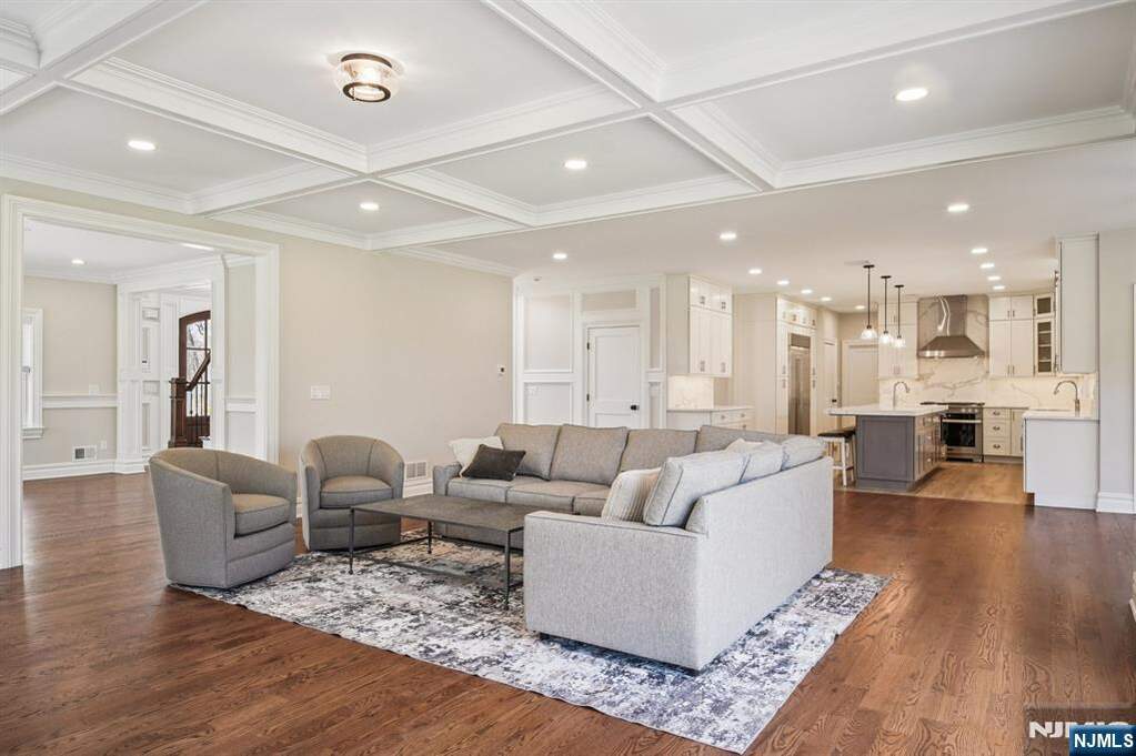 4 Bedroom Single Family Home/House's Image 9