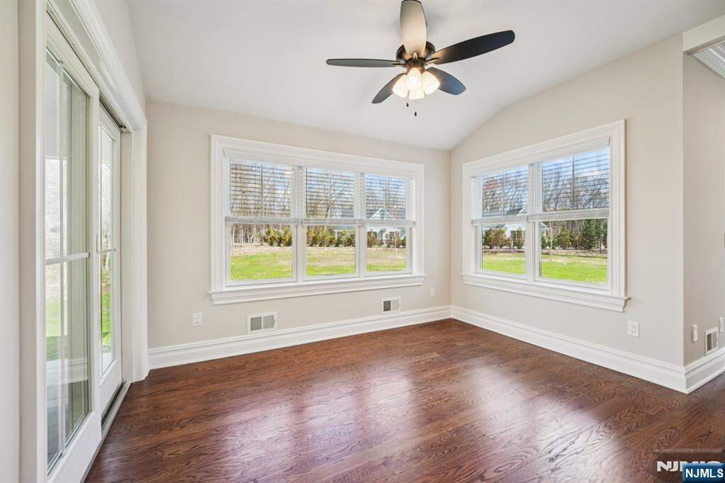 4 Bedroom Single Family Home/House's Image 17