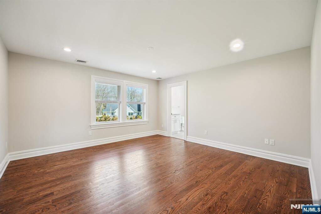 4 Bedroom Single Family Home/House's Image 28