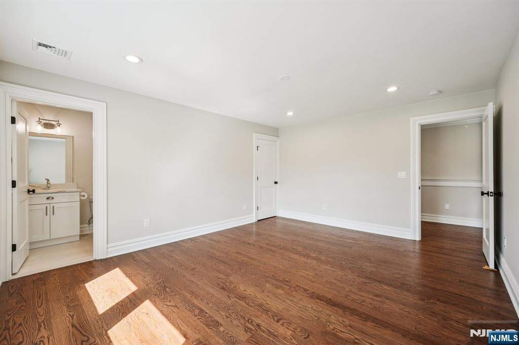4 Bedroom Single Family Home/House's Image 32