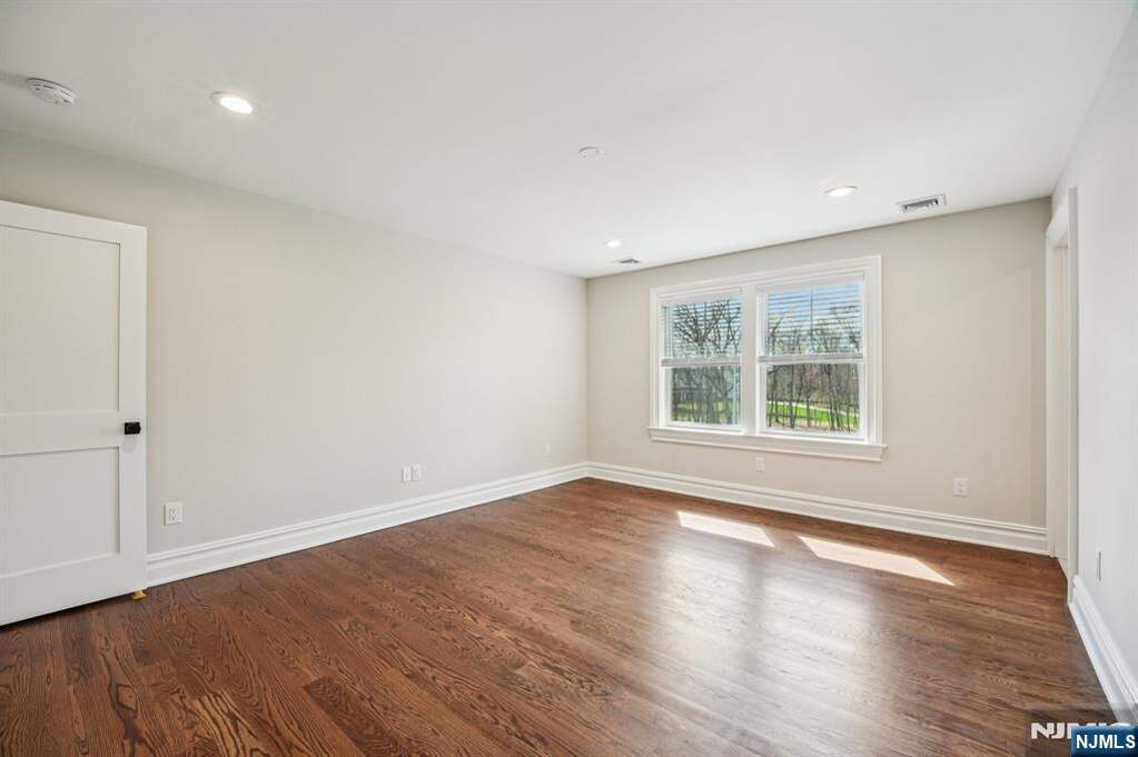 4 Bedroom Single Family Home/House's Image 33