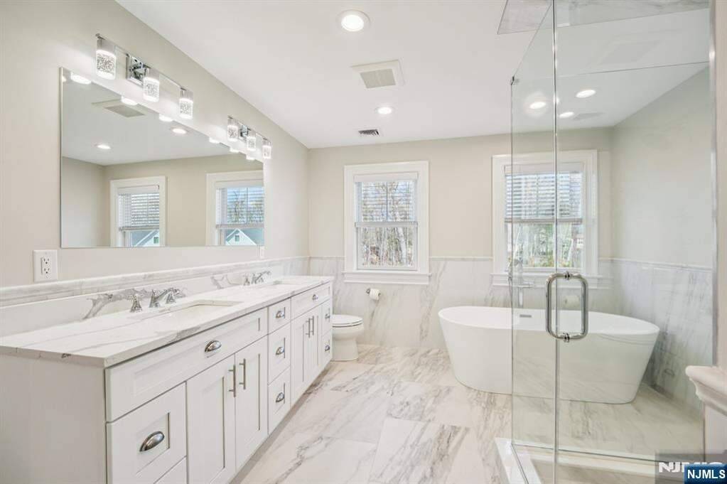 4 Bedroom Single Family Home/House's Image 35