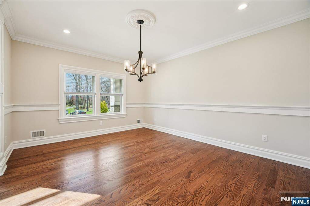 4 Bedroom Single Family Home/House's Image 4
