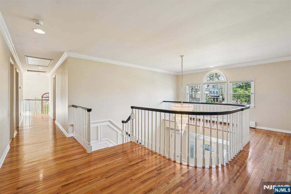 6 Bedroom Single Family Home/House's Image 29