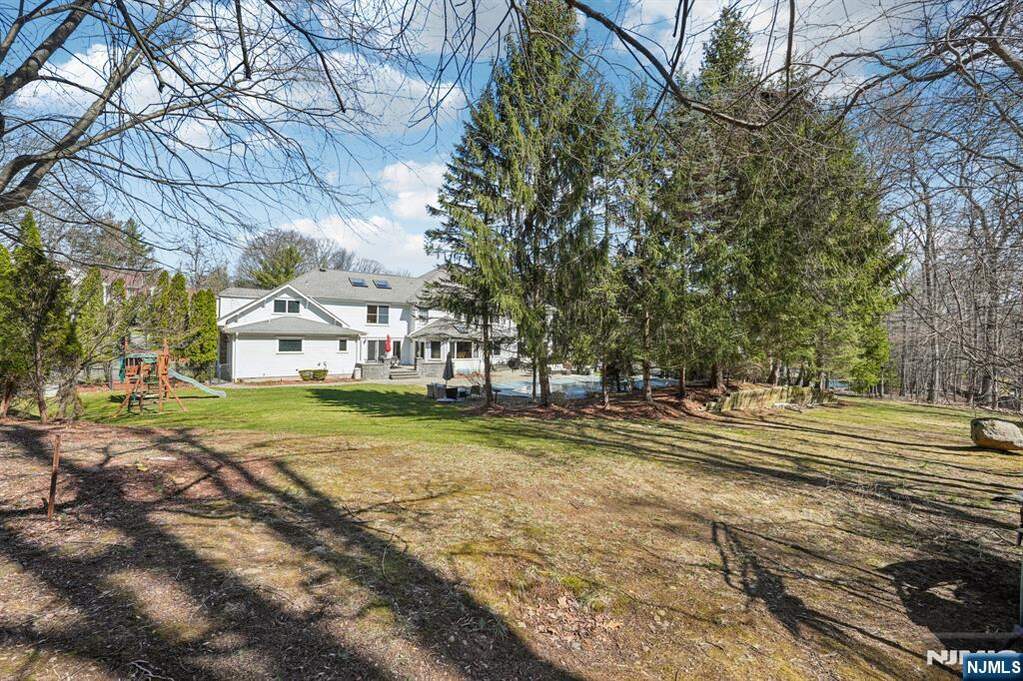 6 Bedroom Single Family Home/House's Image 37