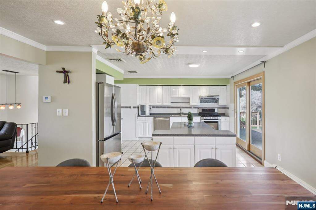 5 Bedroom Single Family Home/House's Image 7