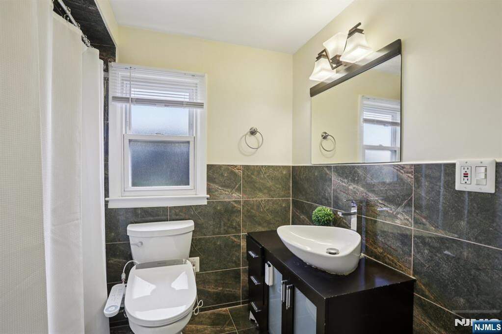 5 Bedroom Single Family Home/House's Image 12