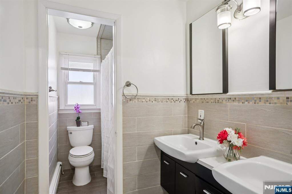 5 Bedroom Single Family Home/House's Image 15