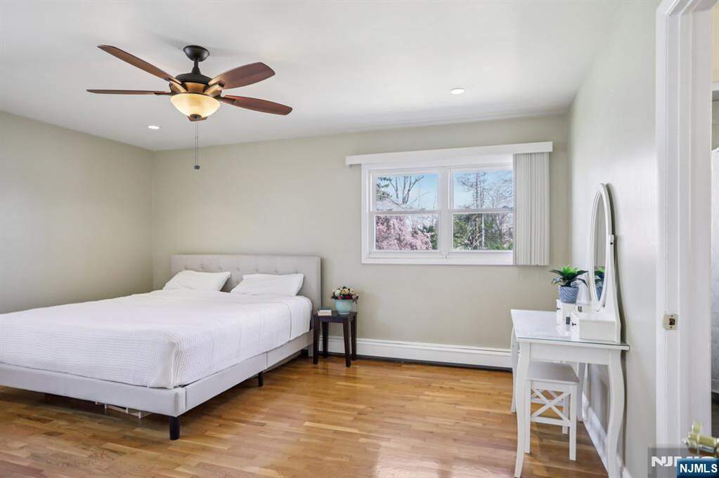 5 Bedroom Single Family Home/House's Image 18