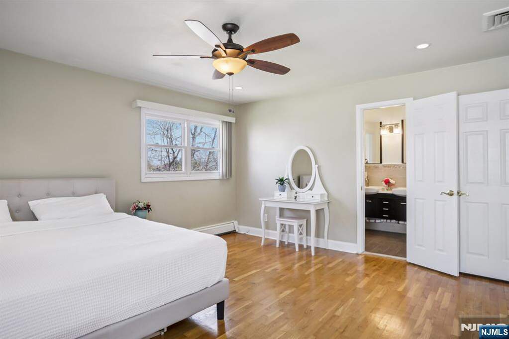 5 Bedroom Single Family Home/House's Image 19