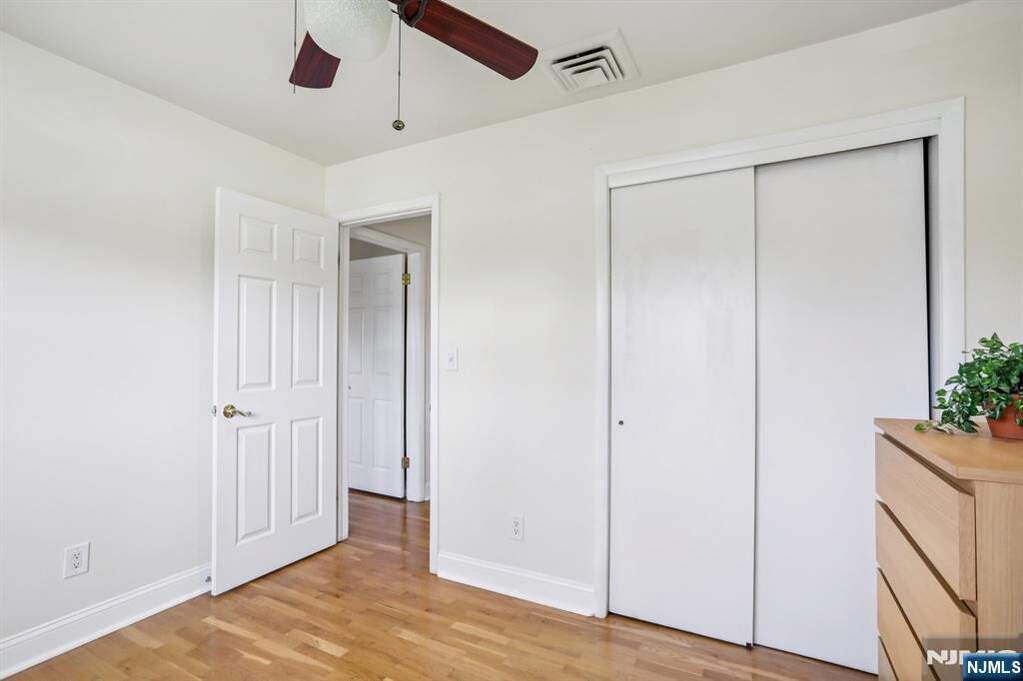 5 Bedroom Single Family Home/House's Image 24