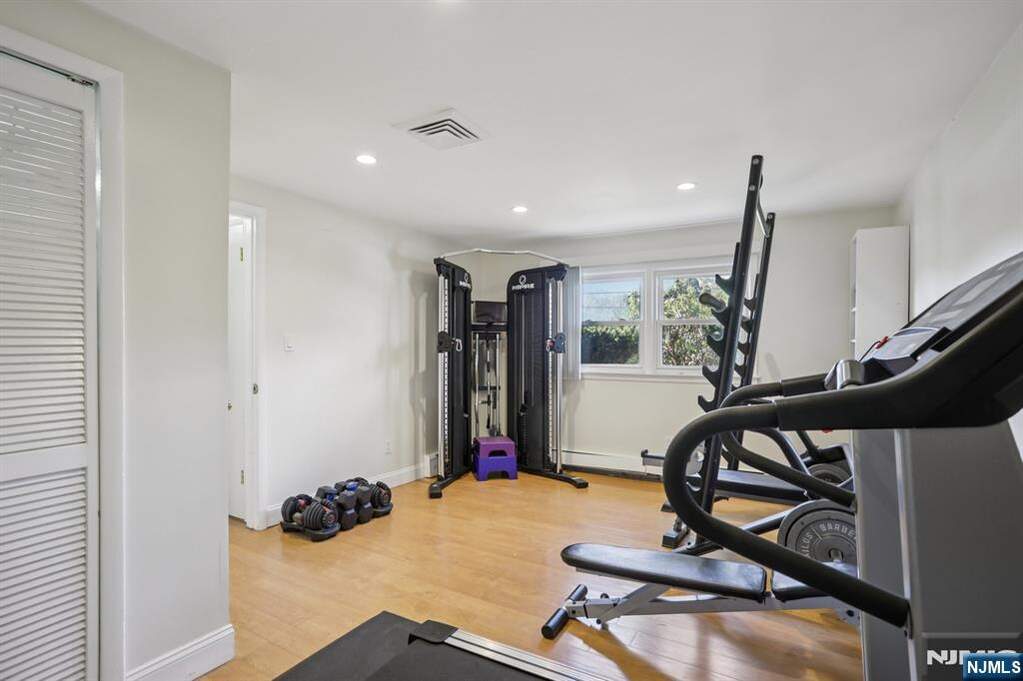 5 Bedroom Single Family Home/House's Image 25