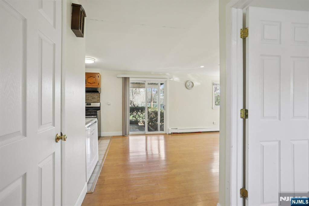5 Bedroom Single Family Home/House's Image 27