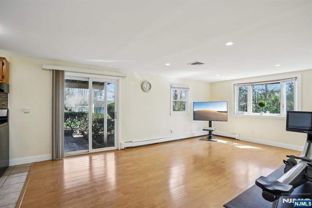 5 Bedroom Single Family Home/House's Image 28