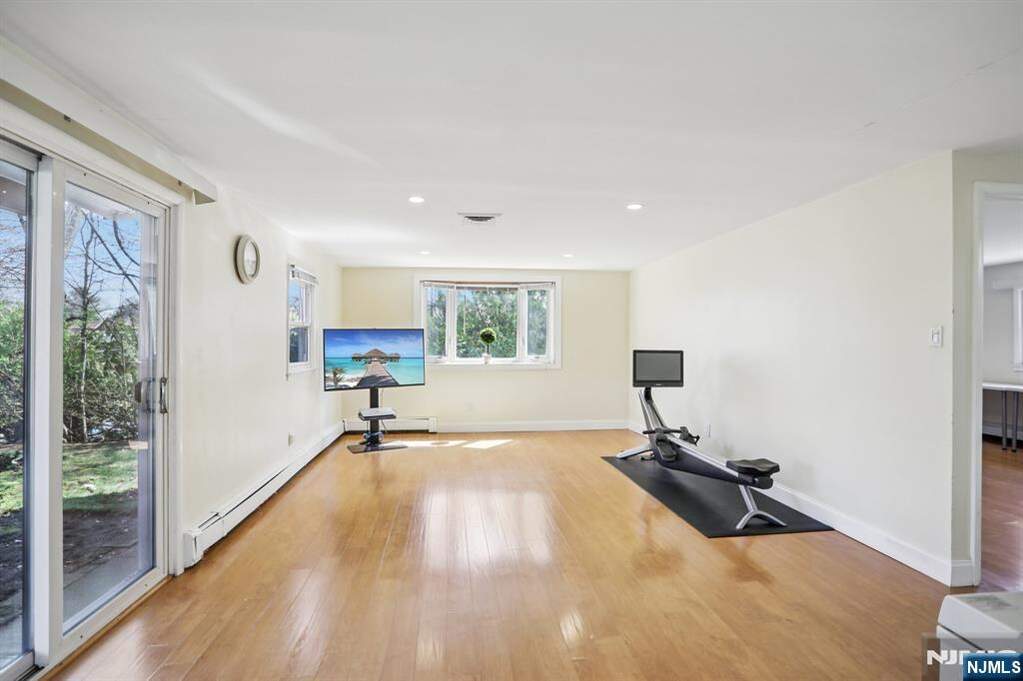 5 Bedroom Single Family Home/House's Image 29