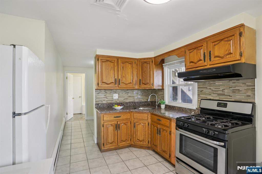 5 Bedroom Single Family Home/House's Image 32