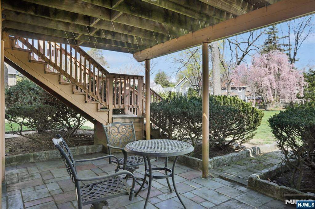 5 Bedroom Single Family Home/House's Image 36