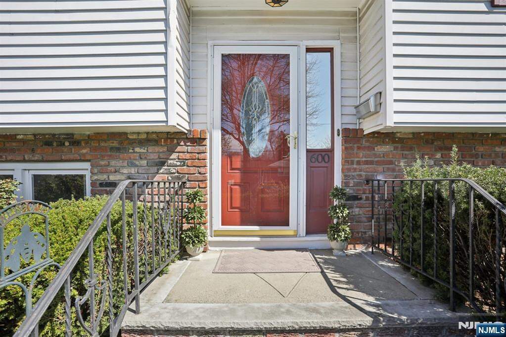 5 Bedroom Single Family Home/House's Image 43