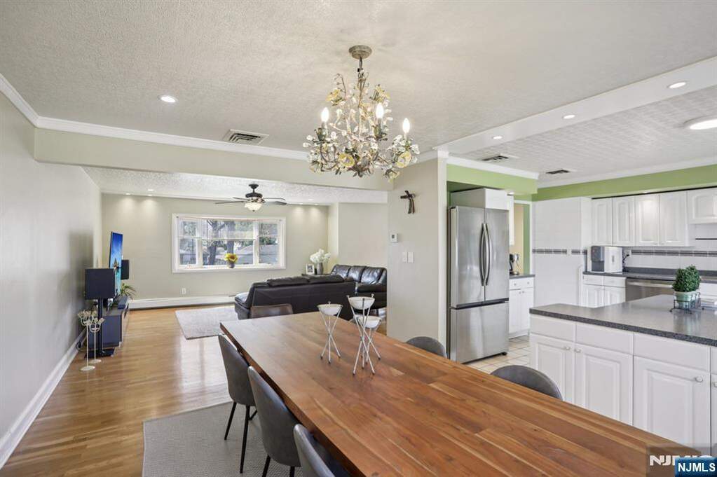 5 Bedroom Single Family Home/House's Image 5