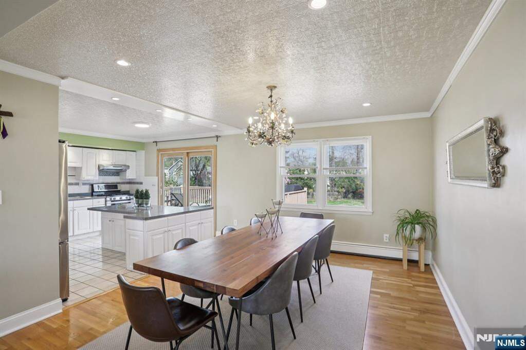 5 Bedroom Single Family Home/House's Image 6
