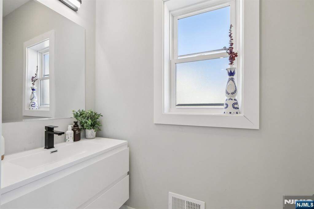 4 Bedroom Apartment/Flat's Image 25