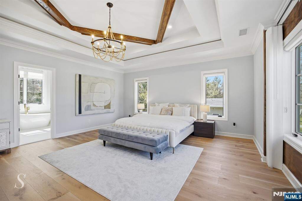 6 Bedroom Single Family Home/House's Image 26