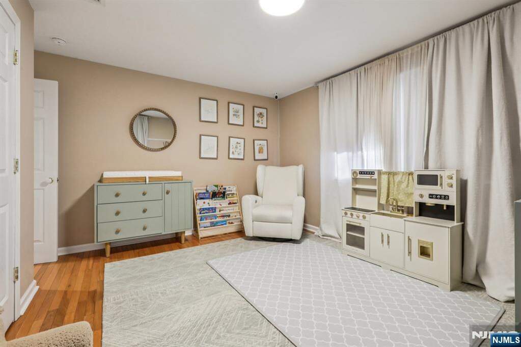 6 Bedroom Multi Unit's Image 17