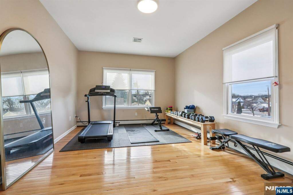 6 Bedroom Multi Unit's Image 28