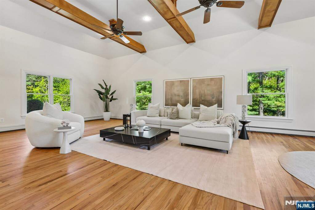 5 Bedroom Single Family Home/House's Image 13