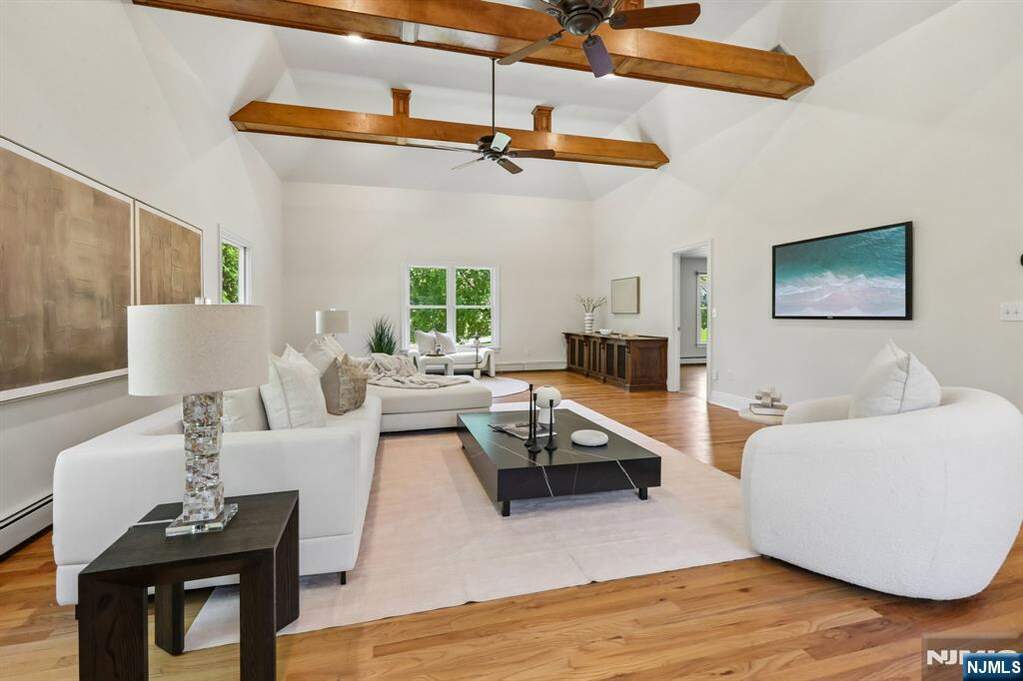 5 Bedroom Single Family Home/House's Image 14