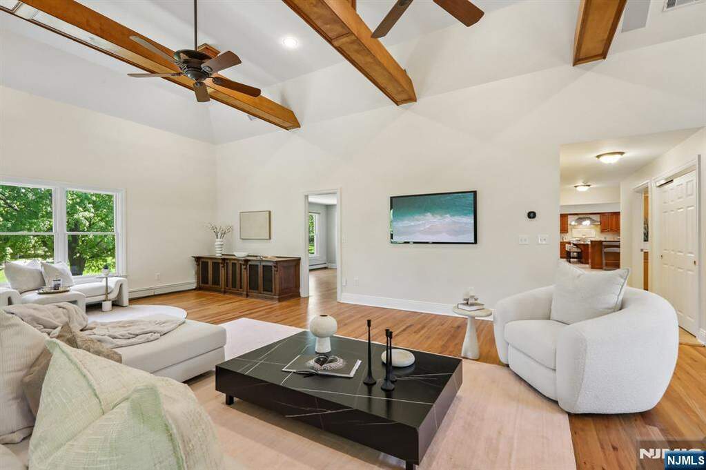 5 Bedroom Single Family Home/House's Image 15