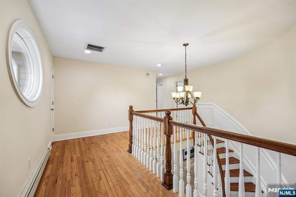 5 Bedroom Single Family Home/House's Image 16