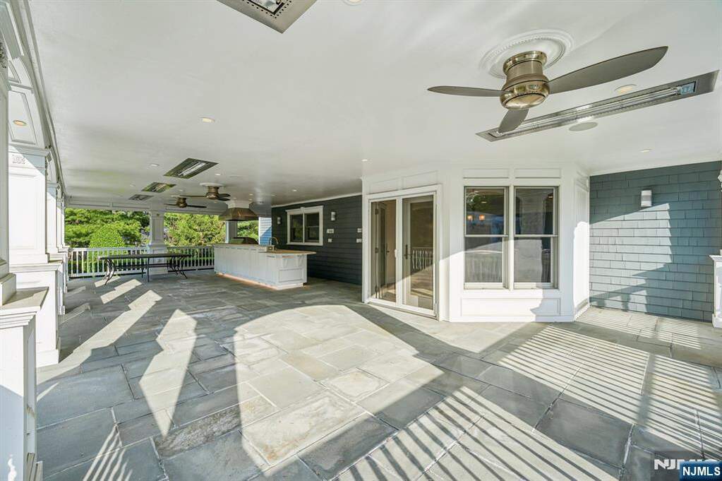 5 Bedroom Single Family Home/House's Image 29