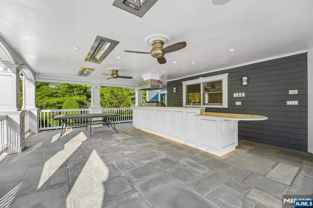 5 Bedroom Single Family Home/House's Image 31