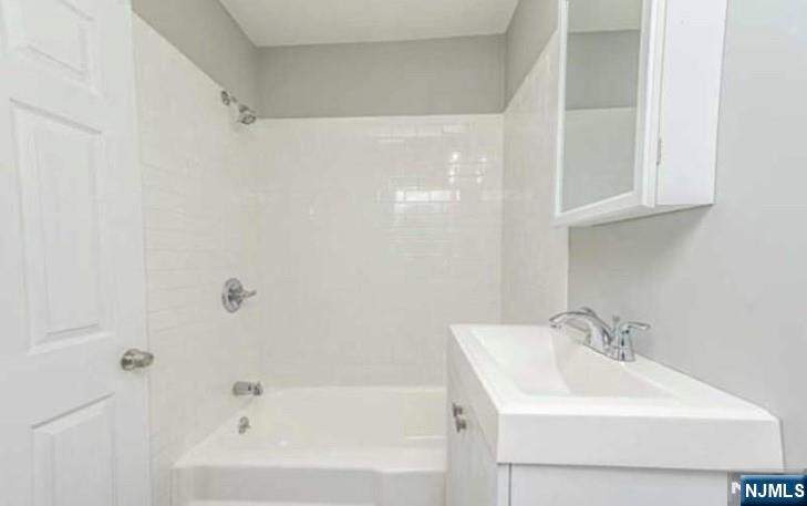 10 Bedroom Multi Unit's Image 19