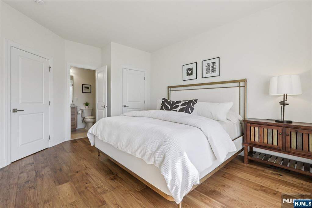 5 Bedroom Single Family Home/House's Image 11