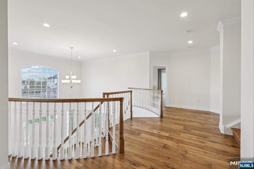 5 Bedroom Single Family Home/House's Image 12