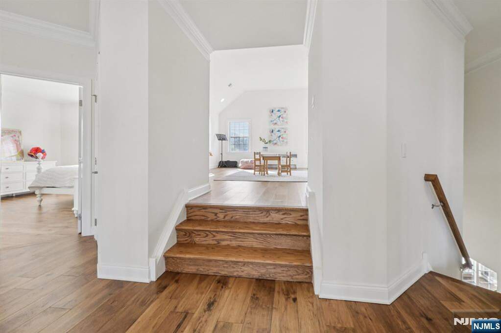 5 Bedroom Single Family Home/House's Image 13