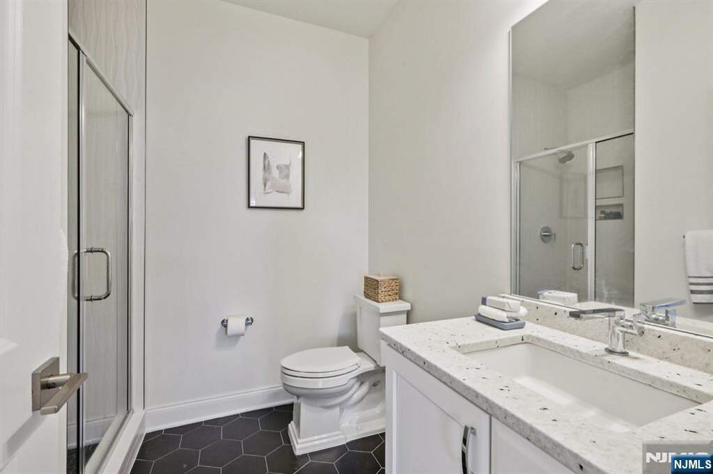 5 Bedroom Single Family Home/House's Image 16