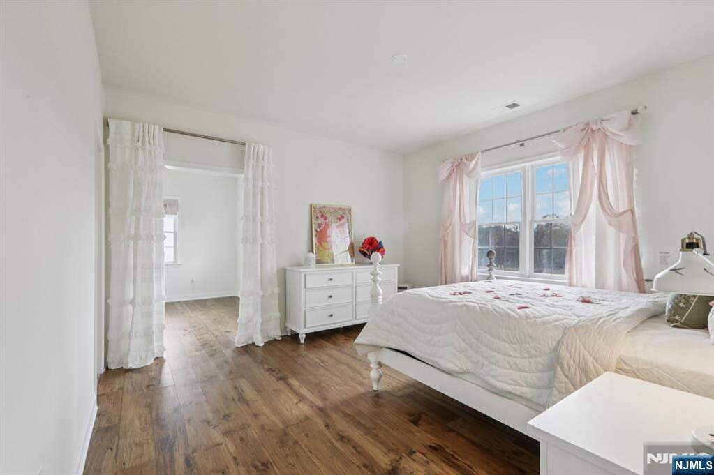 5 Bedroom Single Family Home/House's Image 17
