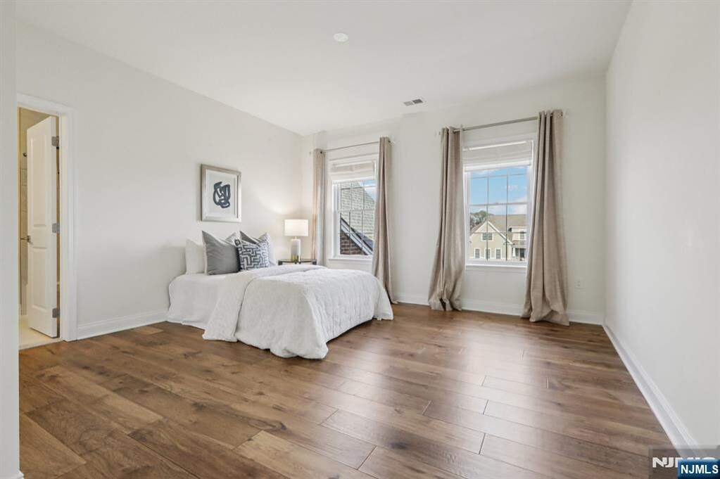 5 Bedroom Single Family Home/House's Image 19