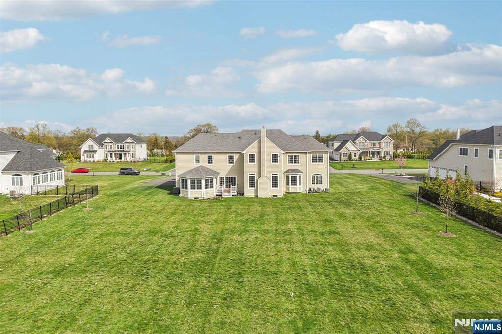 5 Bedroom Single Family Home/House's Image 31