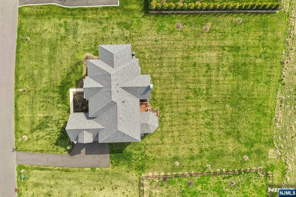5 Bedroom Single Family Home/House's Image 32