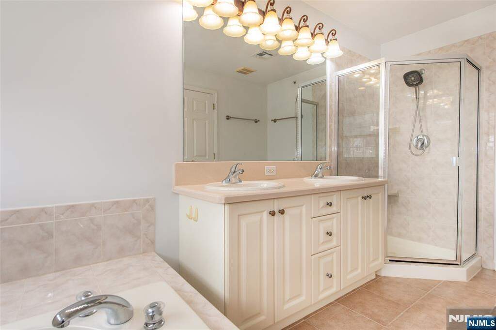 2 Bedroom Villa/Townhouse's Image 10