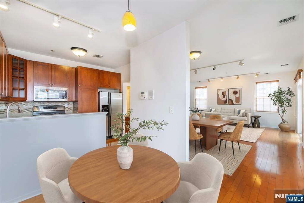 2 Bedroom Villa/Townhouse's Image 3