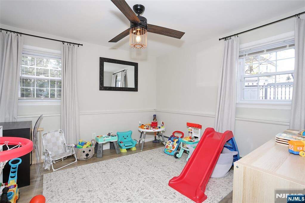 4 Bedroom Single Family Home/House's Image 9