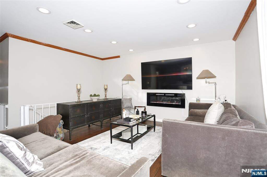 4 Bedroom Single Family Home/House's Image 15